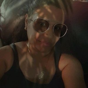 Meet your Posher, Evelyn